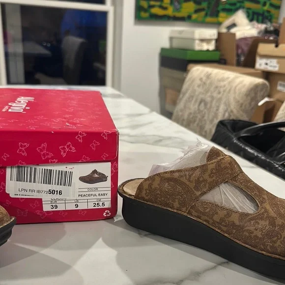 Brown Slip-On Shoes - Picture 5 of 6